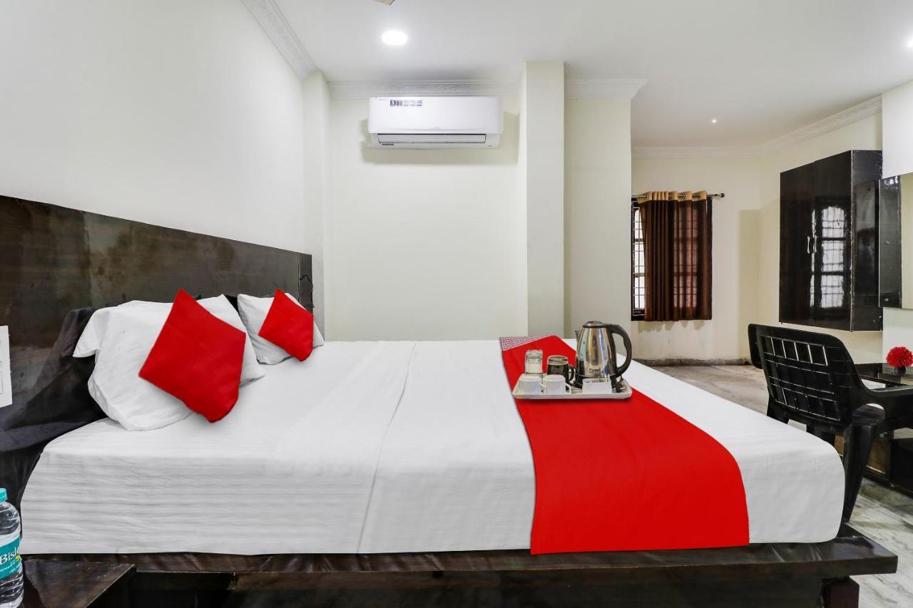 Oyo Dharani Grand Hotel Khammam Exterior photo